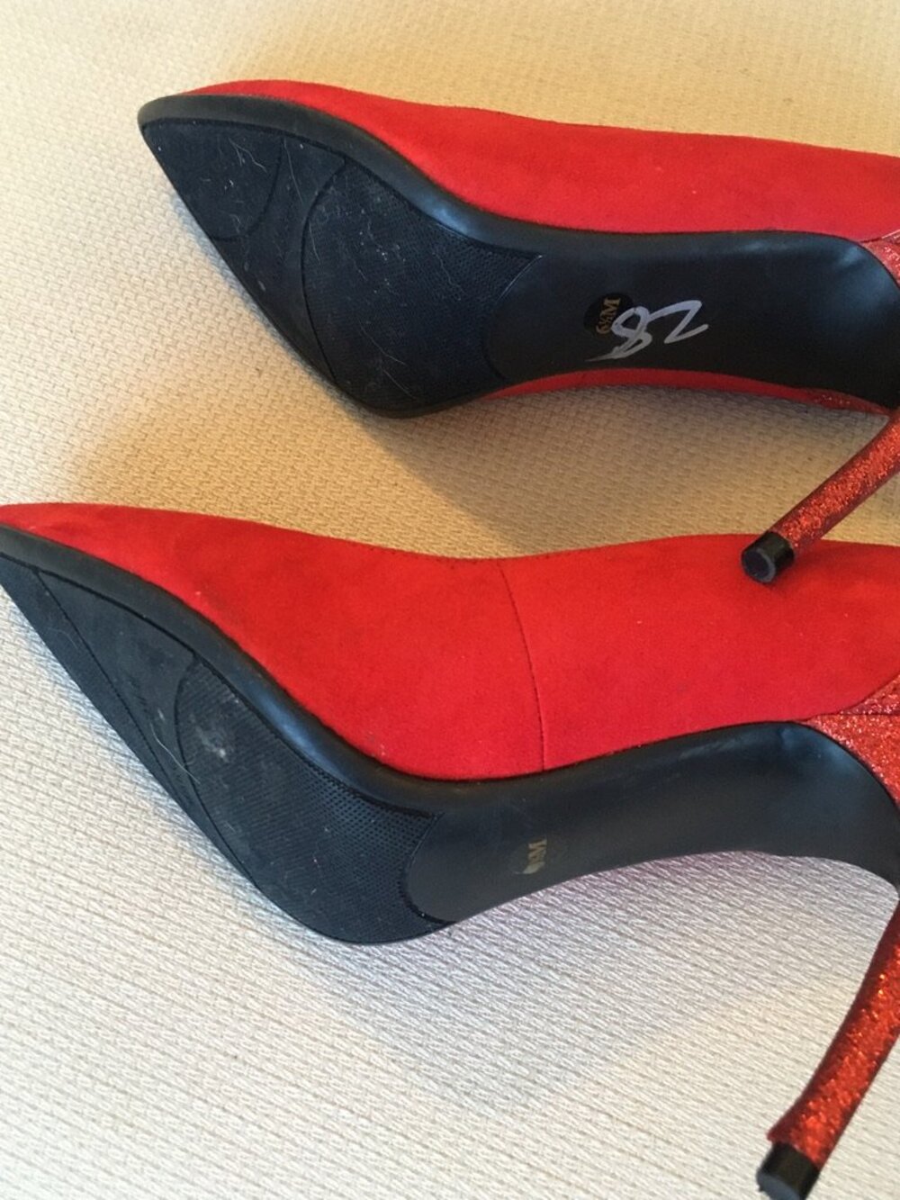 Dramatic Marc Fisher Red Suede Pointy Stilettoes with Glitter Back Sz 6 1/2 M - Picture 6 of 7
